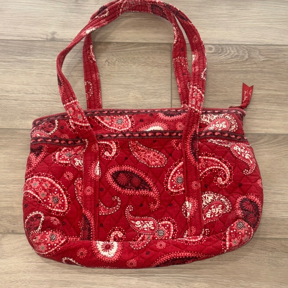 Vera Bradley Villager shoulder Tote Mesa Red Paisley Retired print - Picture 1 of 8